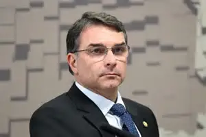 CPMI do INSS: denúncia envolve Flávio Bolsonaro